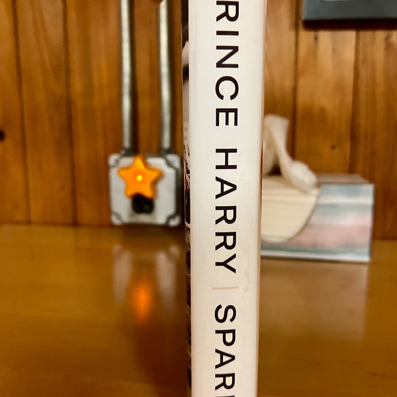 Prince Harry: “Spare” Hardcover Book. Excellent Condition! - Picture 3 of 4